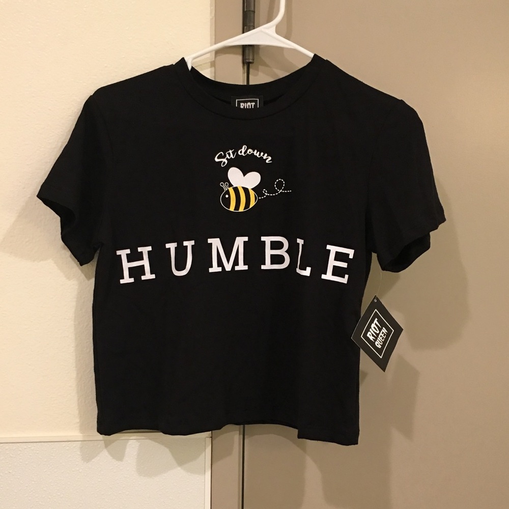 NWT sit down be humble 🐝 bumble bee Crop t shirt